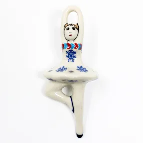 Ballerina-Ornament in Falling Snow