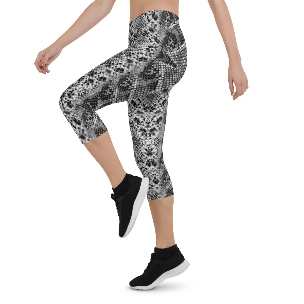 Black Snakeskin Print Capri Leggings, Designer Python Snake Skin Women's Capris Tights-Made in USA/EU