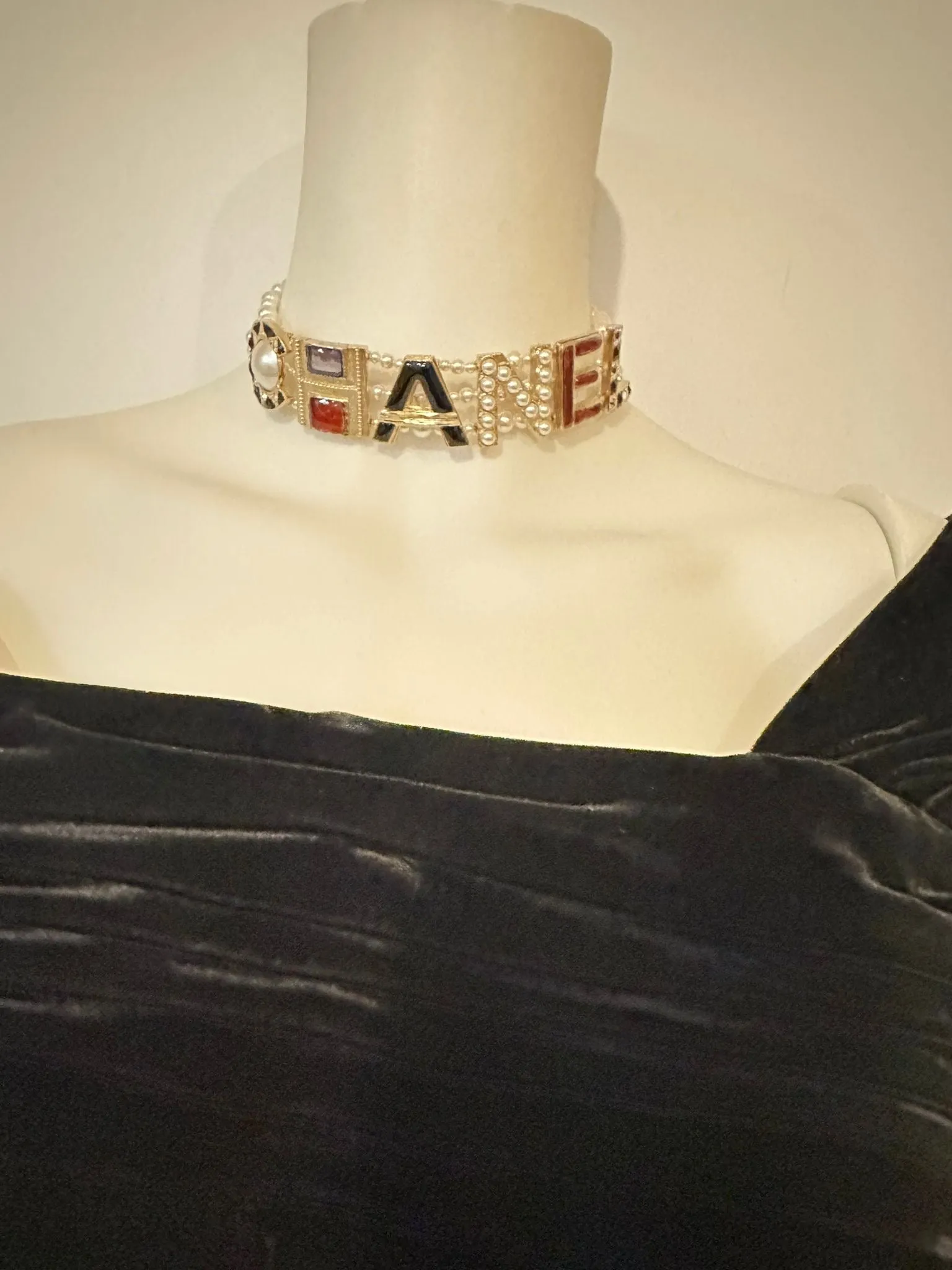 Editing Exquisite New Unworn Chanel 19A 2019 Fall Paris-Egypt Métiers D’ Art Runway CHANEL Letters Pearl Necklace