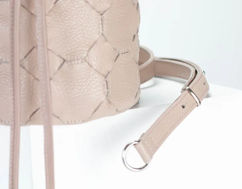 Helon mini bucket bag - Handwoven powder pink leather