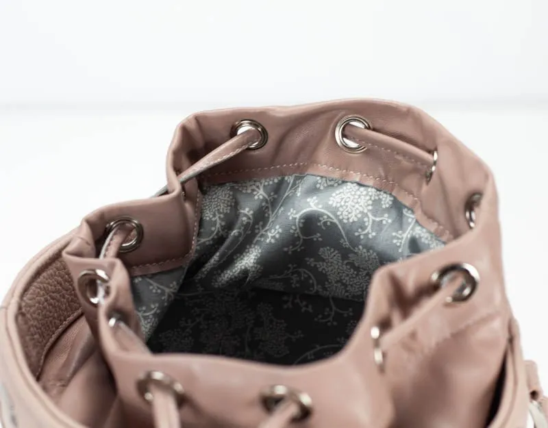 Helon mini bucket bag - Handwoven powder pink leather